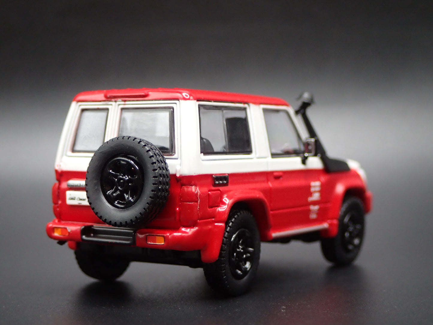 TOYOTA LAND CRUISER 70 SERIES 1/64 SCALE COLLECTIBLE DIORAMA DIECAST MODEL CAR