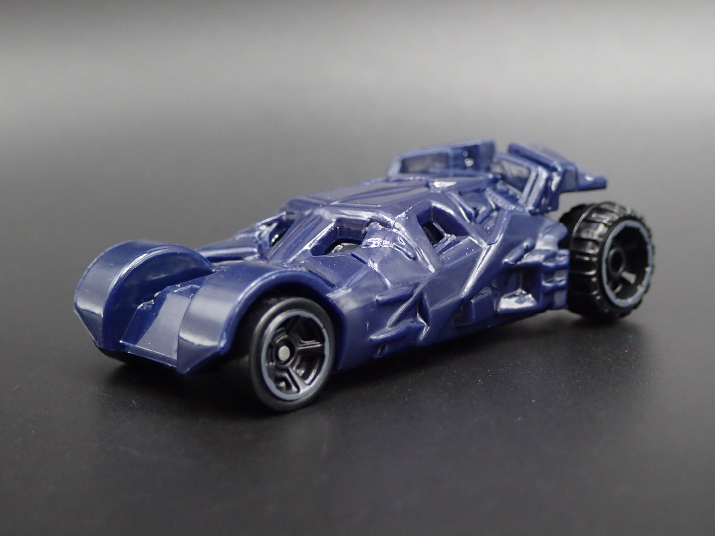 BATMAN BATMOBILE THE TUMBLER THE DARK KNIGHT RISES 1:64 SCALE DIECAST MODEL CAR