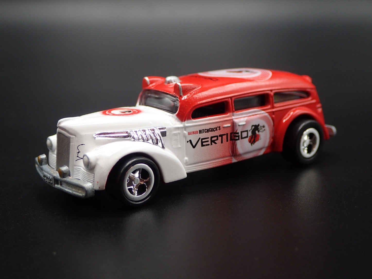 MEAT WAGON AMBULANCE VERTIGO 1:64 SCALE COLLECTIBLE DIORAMA DIECAST MODEL CAR