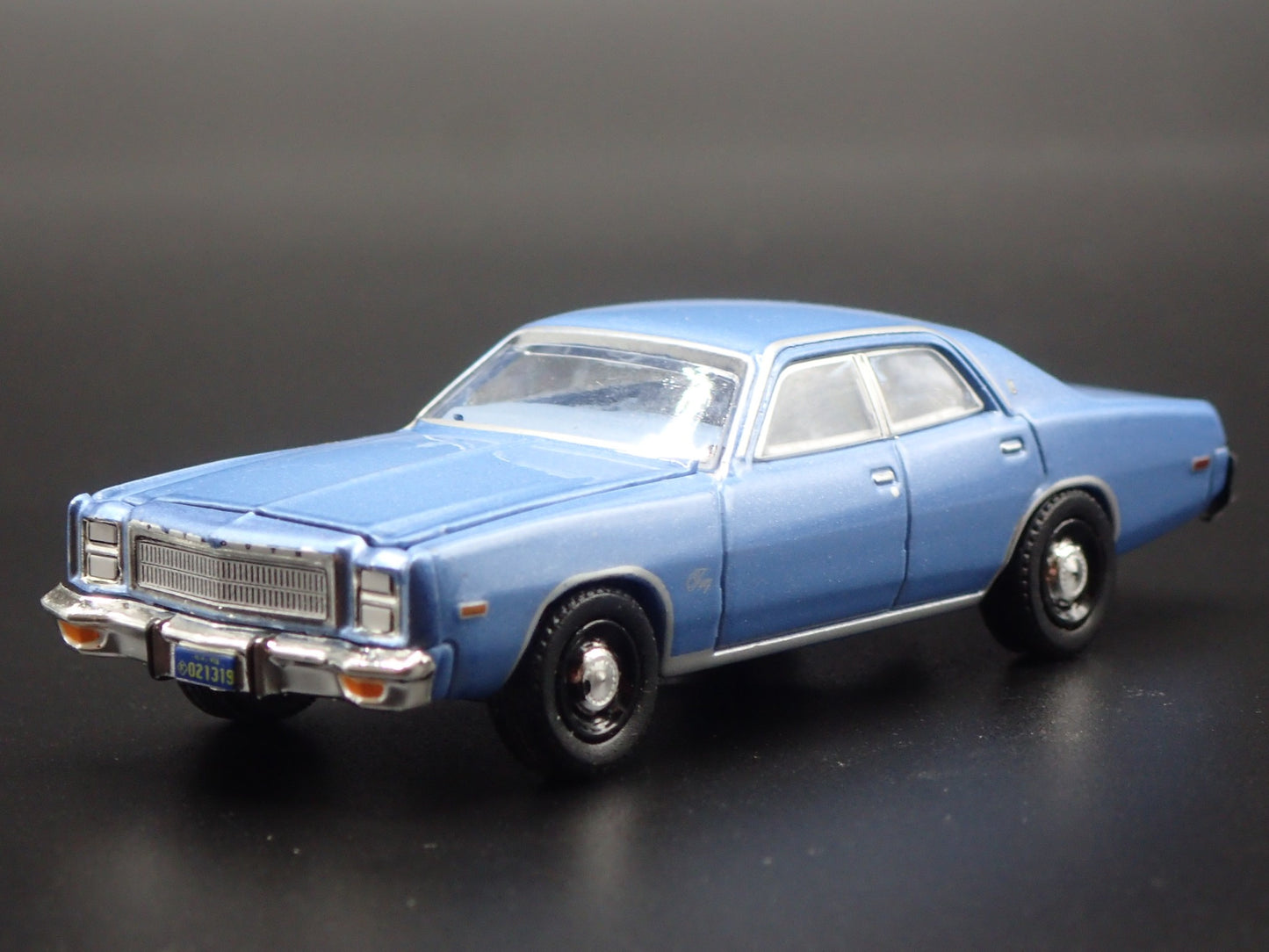 1977 77 PLYMOUTH FURY 4 FOUR DOOR 1:64 SCALE COLLECTIBLE DIORAMA ECAST MODEL CAR