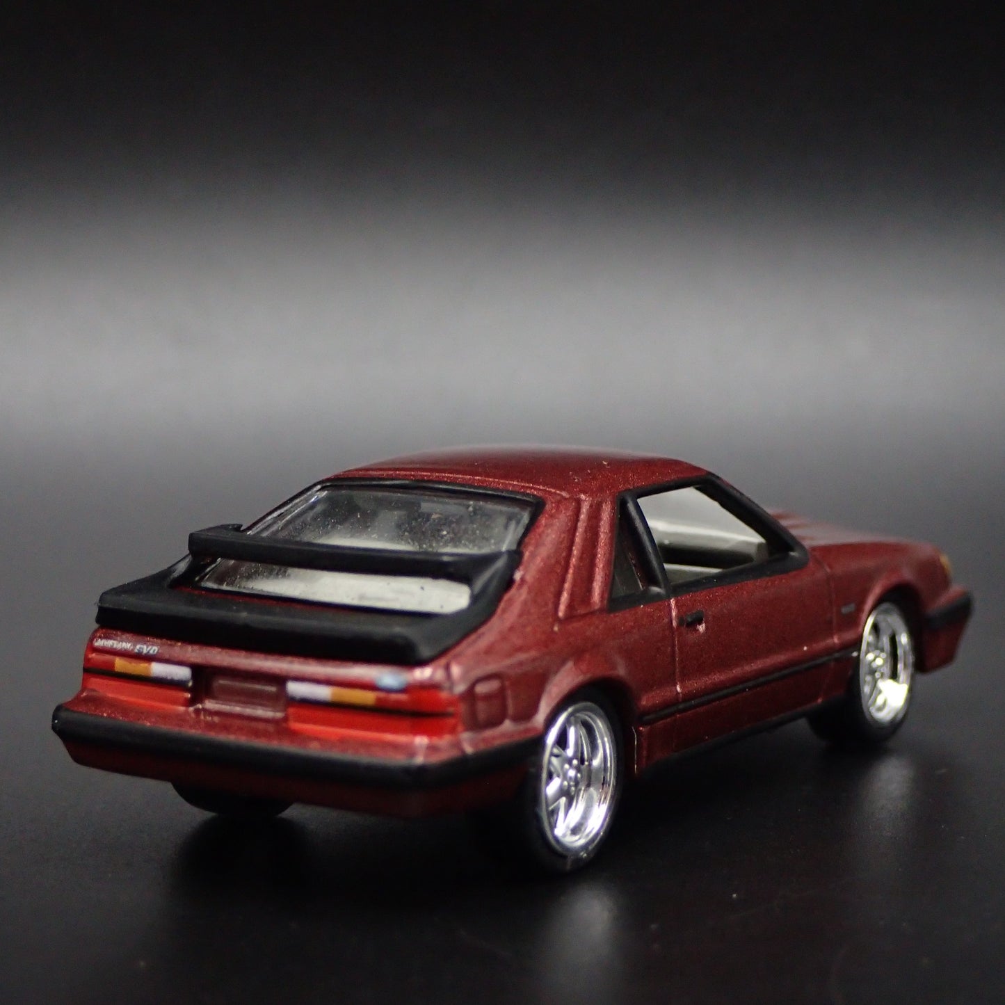 1984 84 FORD MUSTANG SVO FOX BODY MAROON 1:64 SCALE DIORAMA DIECAST MODEL CAR