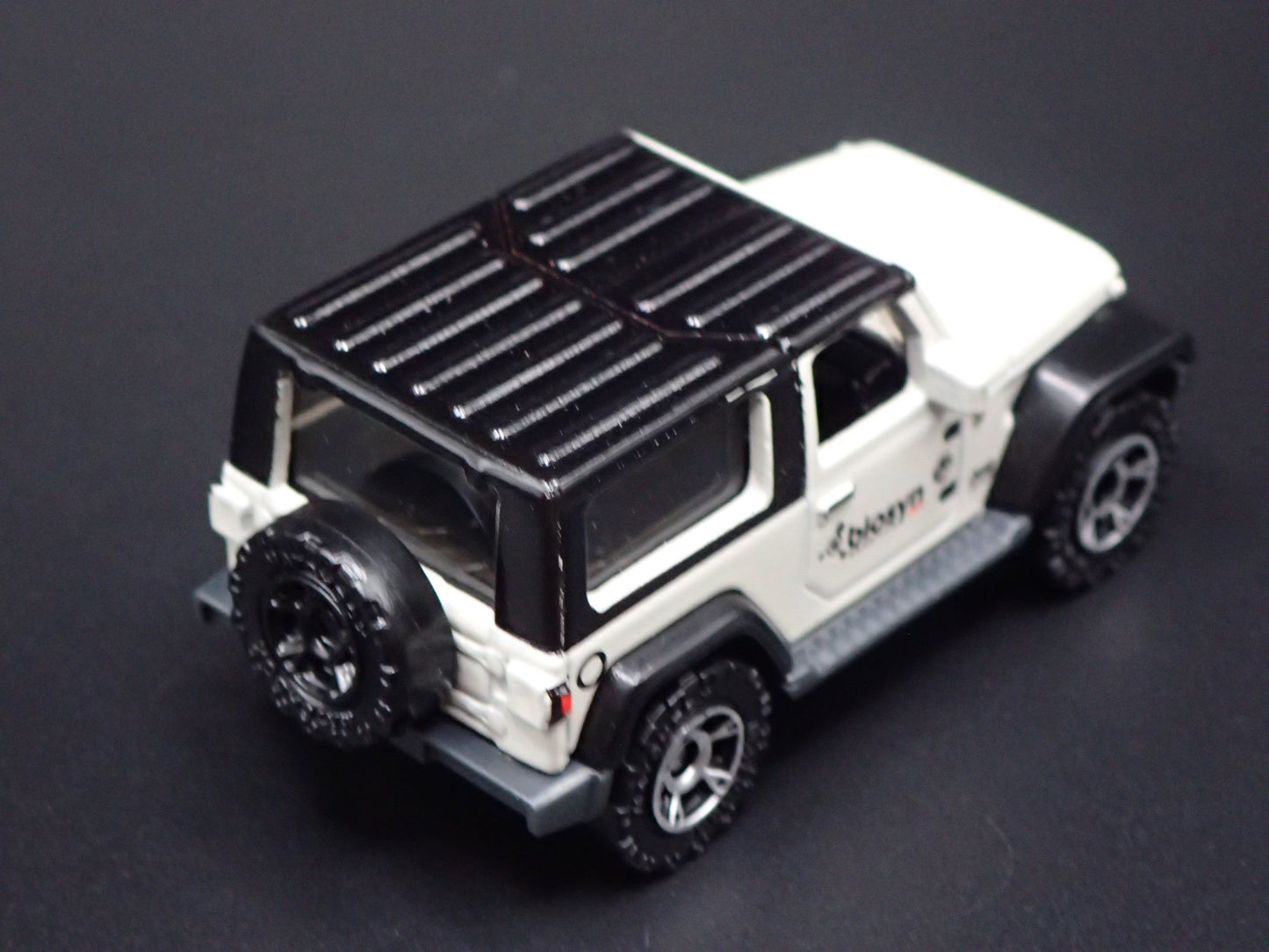2018 18 JEEP WRANGLER BIOSYN JURASSIC WORLD 2 DOOR 1:64 SCALE DIECAST MODEL CAR