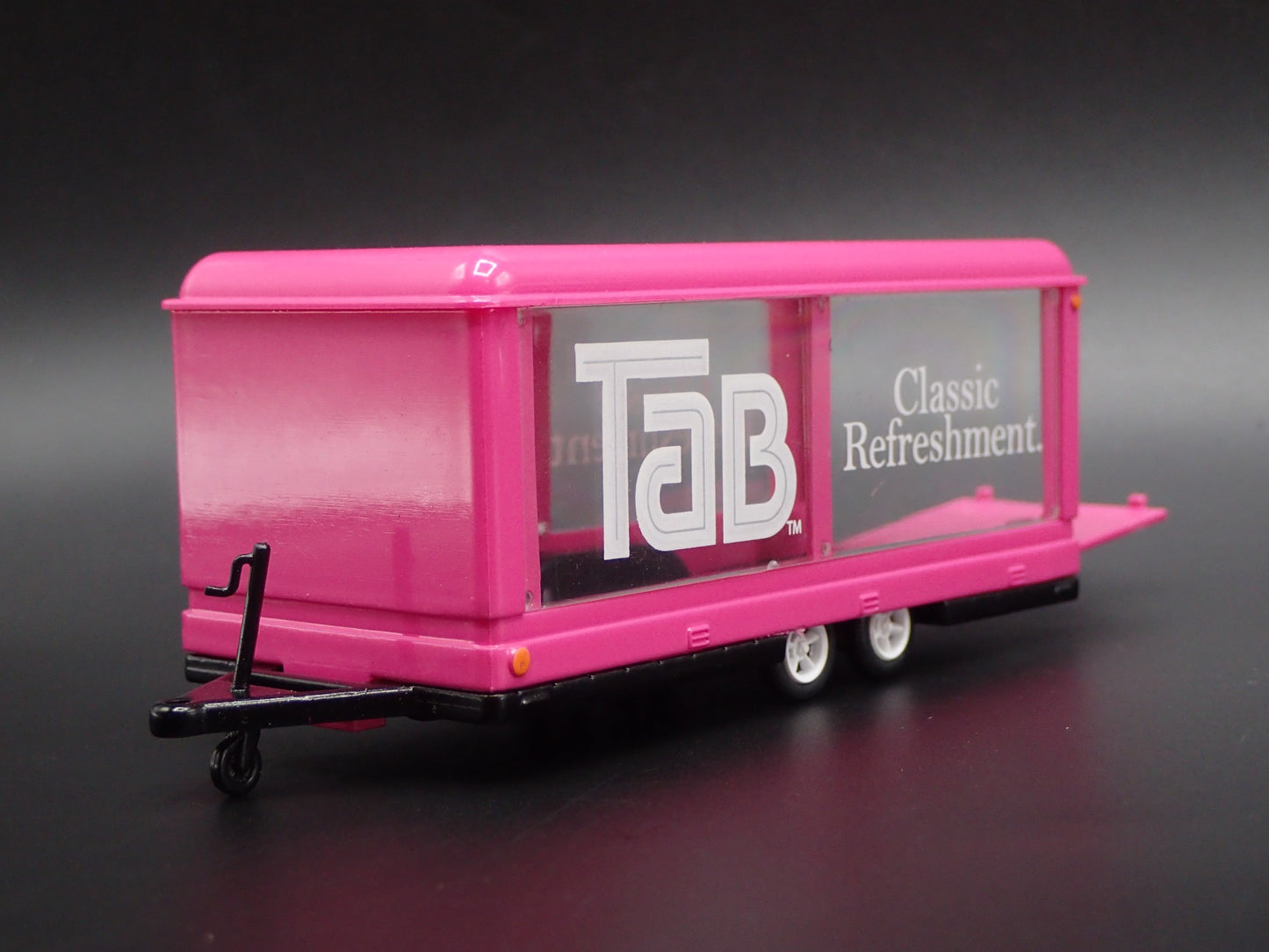 ENCLOSED GLASS CAR DISPLAY TRAILER TAB COLA 1:64 SCALE DIORAMA DIECAST MODEL CAR