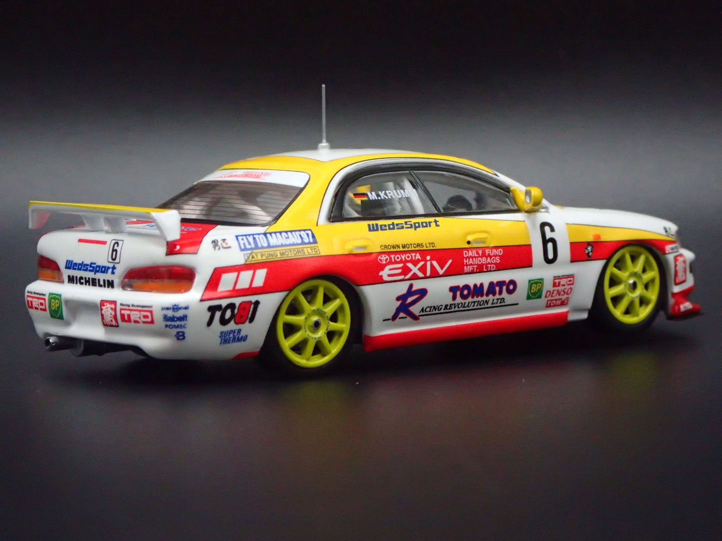 TOYOTA CORONA EXIV #6 TEAM BANDOH 1997 1/64 SCALE DIORAMA DIECAST MODEL CAR