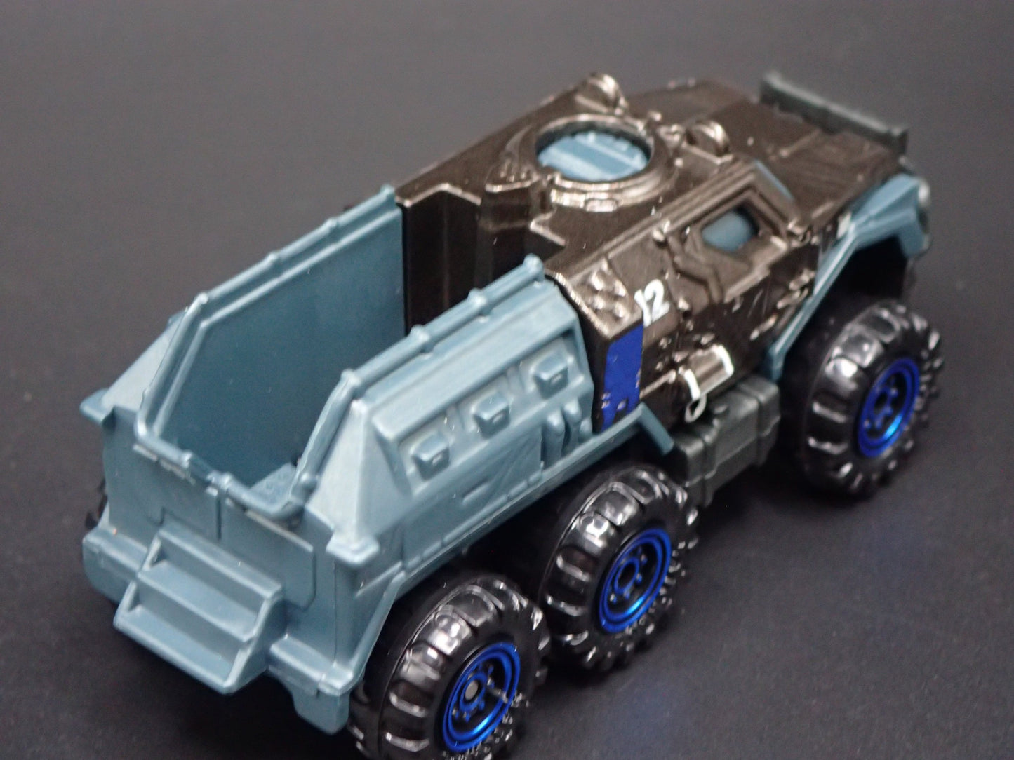 ARMORED MILITARY TRUCK JURASSIC WORLD RARE 1:64 SCALE DIORAMA DIECAST MODEL CAR