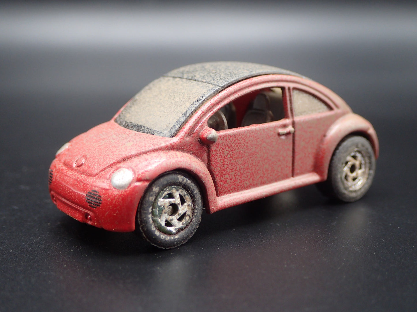 1998-2011 VW VOLKSWAGEN NEW BEETLE BUG BARN FIND 1:64 SCALE DIECAST MODEL CAR