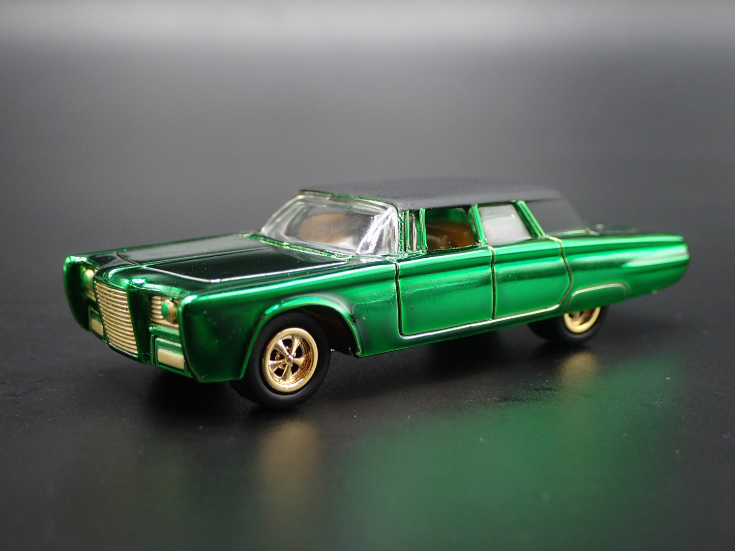 1966 66 CHRSYLER IMPERIAL GREEN HORNET BLACK BEAUTY 1/64 SCALE DIECAST MODEL CAR