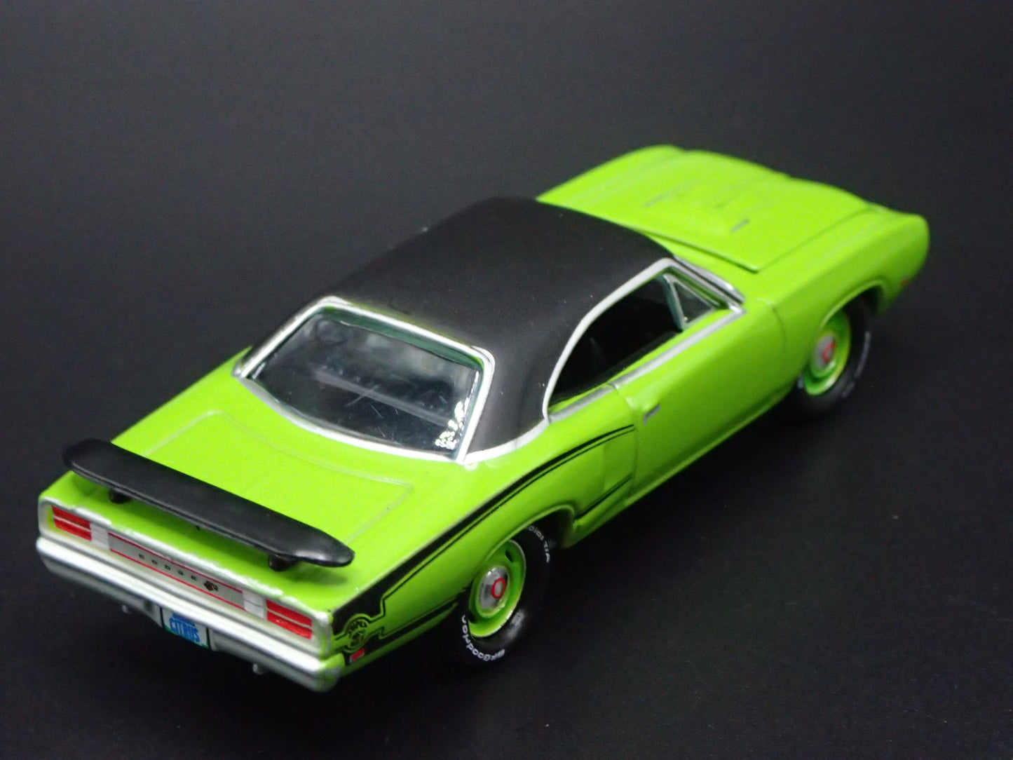 1970 70 DODGE SUPER BEE GREEN 1:64 SCALE COLLECTIBLE DIORAMA DIECAST MODEL CAR