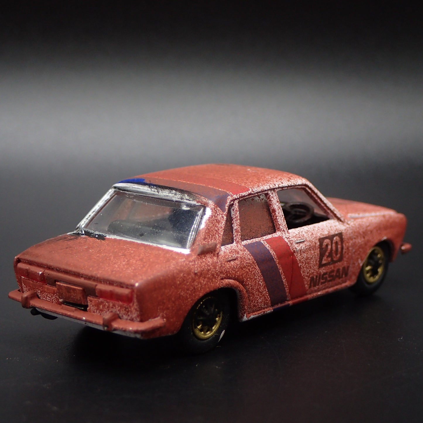 1967-1973 DATSUN BLUEBIRD 1600 SSS FOUR DOOR BARN FIND 1:64 DIECAST MODEL CAR