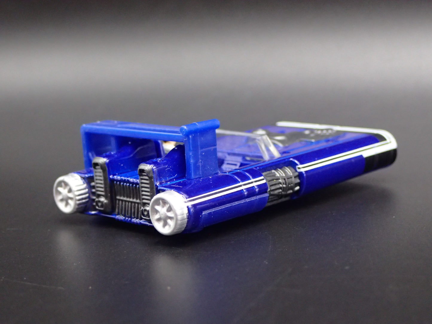 STAR WARS STARSHIPS HAN SOLO SPEEDER w/ FLIGHT STAND 1:64 SCALE MODEL DIORAMA