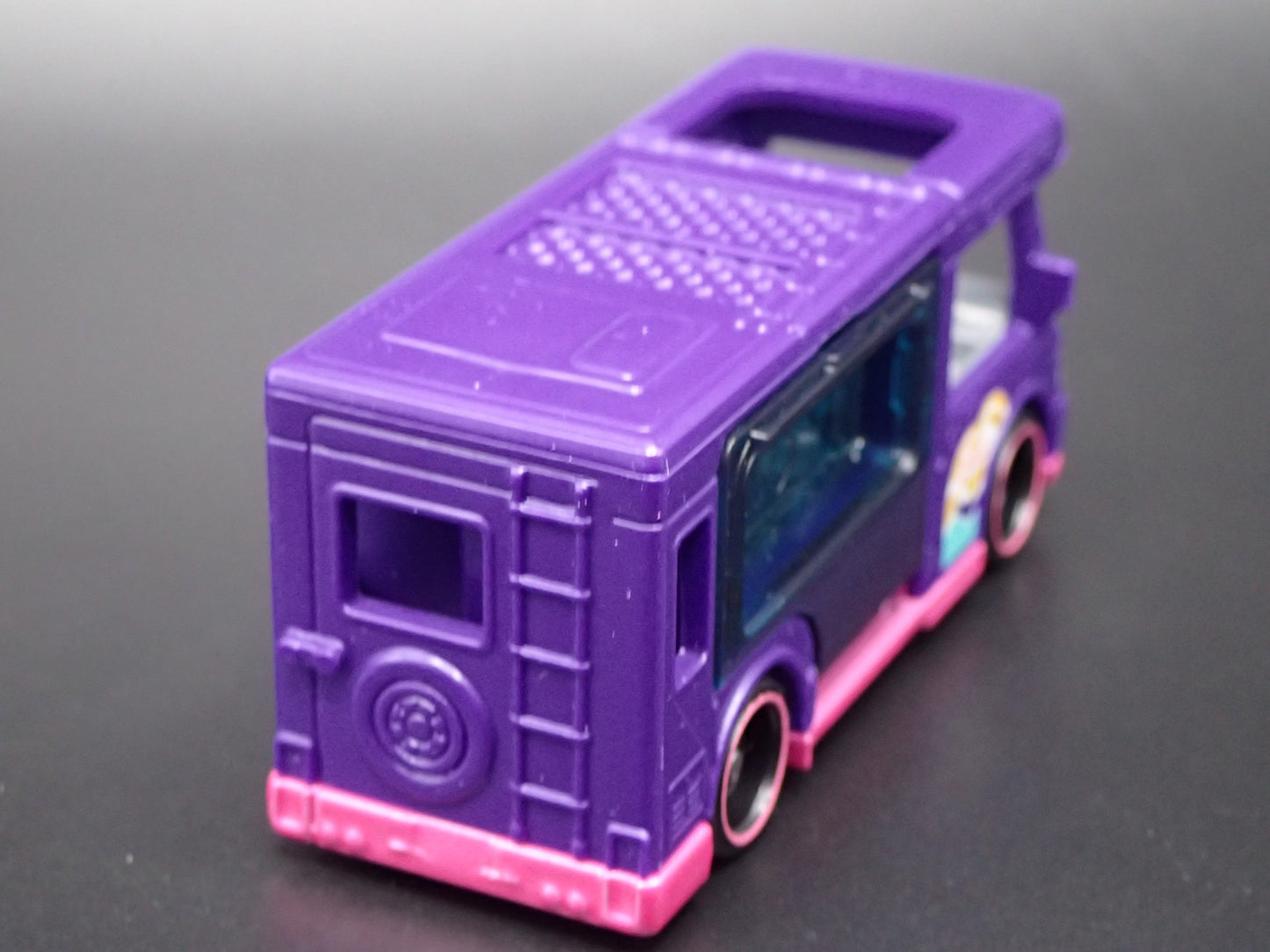 BARBIE DREAM CAMPER VAN 1:64 HW SCALE COLLECTIBLE DIORAMA DIECAST MODEL CAR