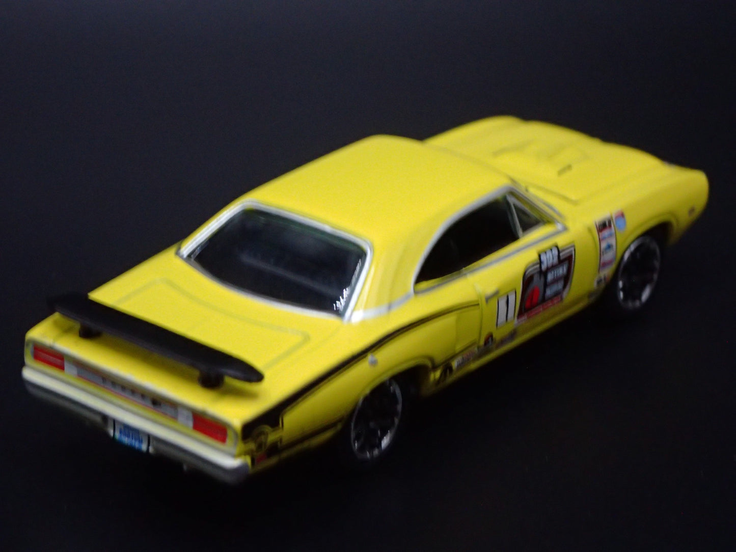 1970 70 DODGE SUPER BEE YELLOW 1:64 SCALE COLLECTIBLE DIORAMA DIECAST MODEL CAR