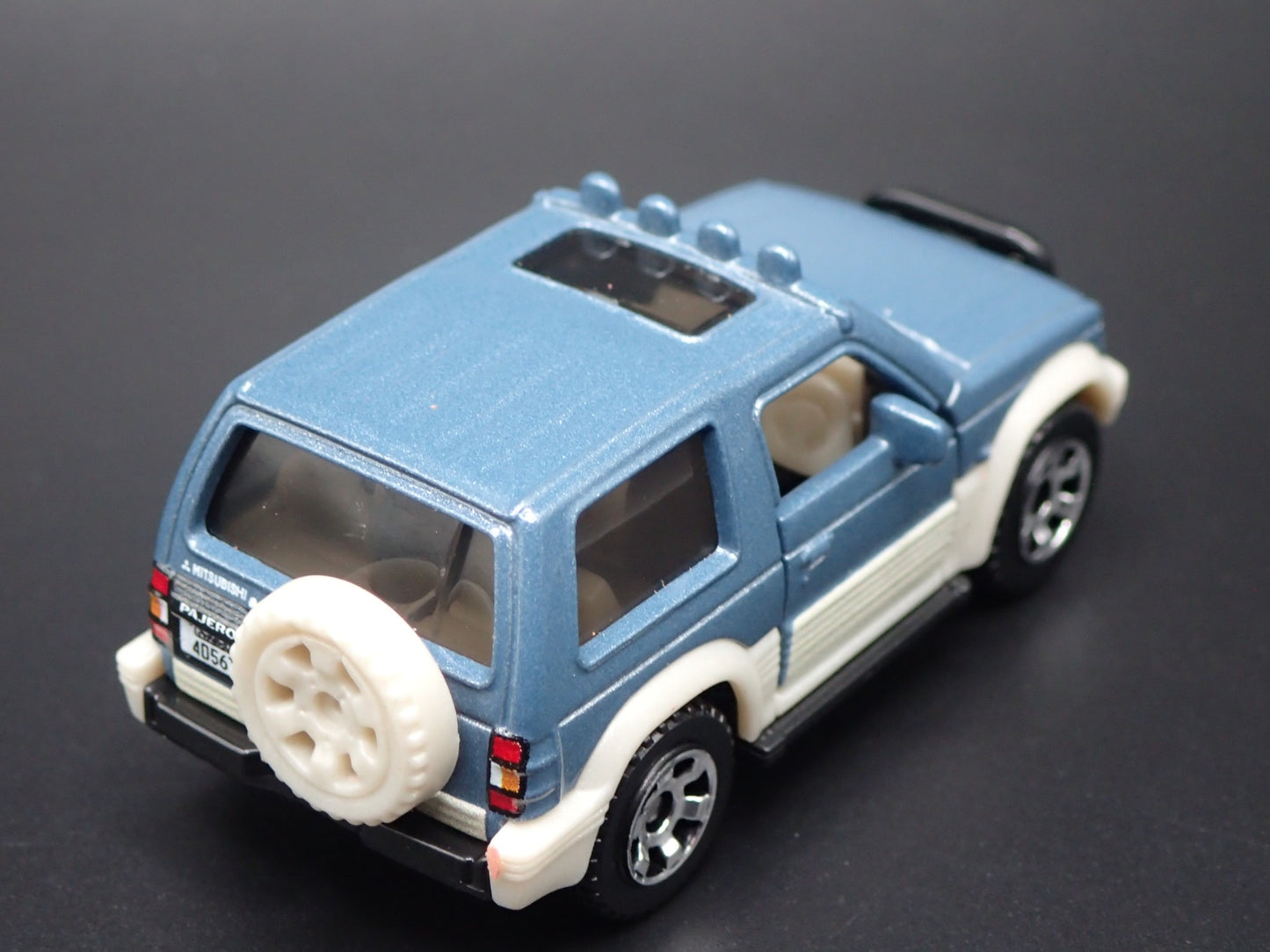 1991-1998 MITSUBISHI PAJERO SUV 1:64 SCALE COLLECTIBLE DIORAMA DIECAST MODEL CAR