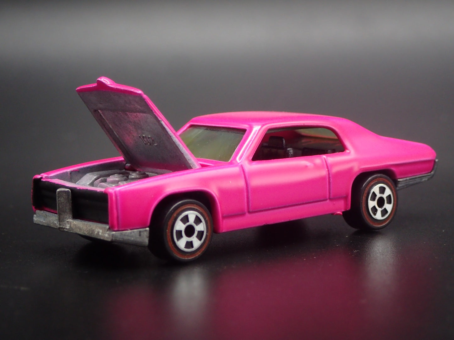 1969 69 PONTIAC GTO MUSCLE CAR 1:64 SCALE COLLECTIBLE DIORAMA DIECAST MODEL CAR