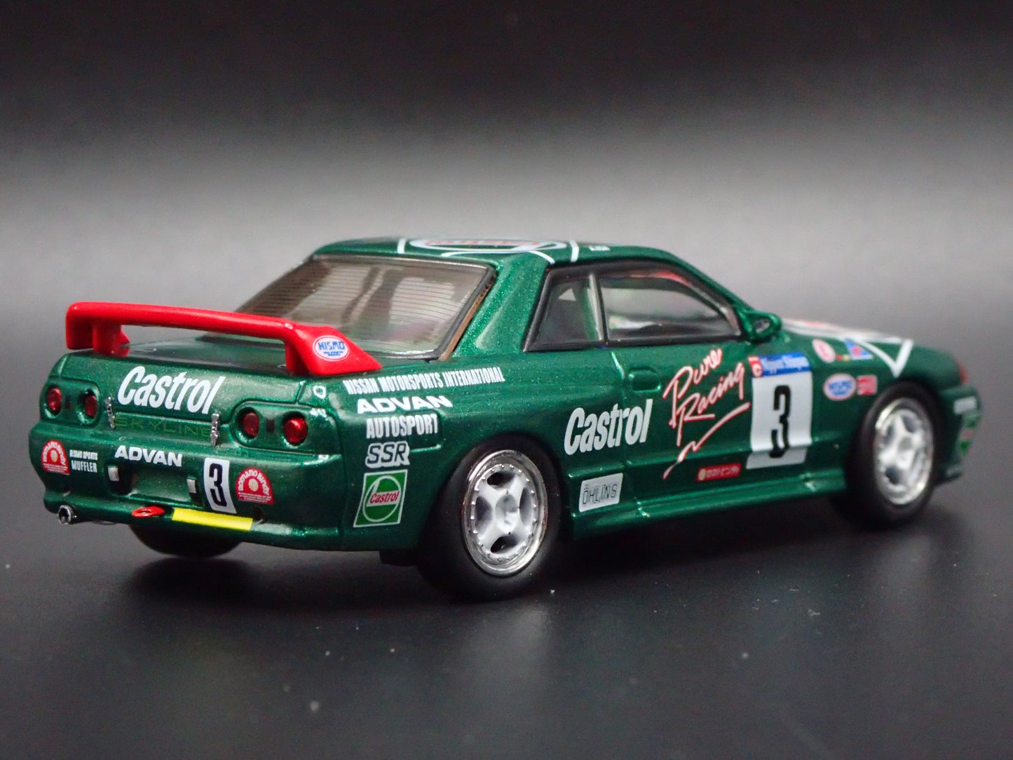 1989-1994 NISSAN SKYLINE GTR R32 CASTROL #3 1:64 SCALE DIORAMA DIECAST MODEL CAR