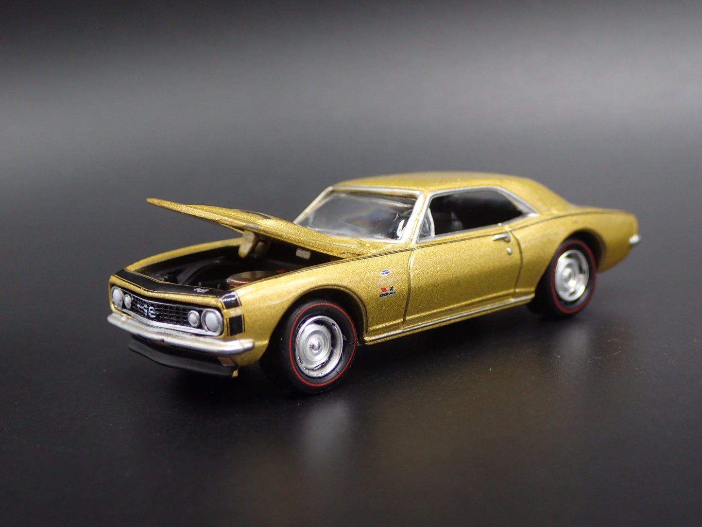 1967 67 CHEVY CHEVROLET CAMARO SS GOLD RARE 1:64 SCALE DIORAMA DIECAST MODEL CAR