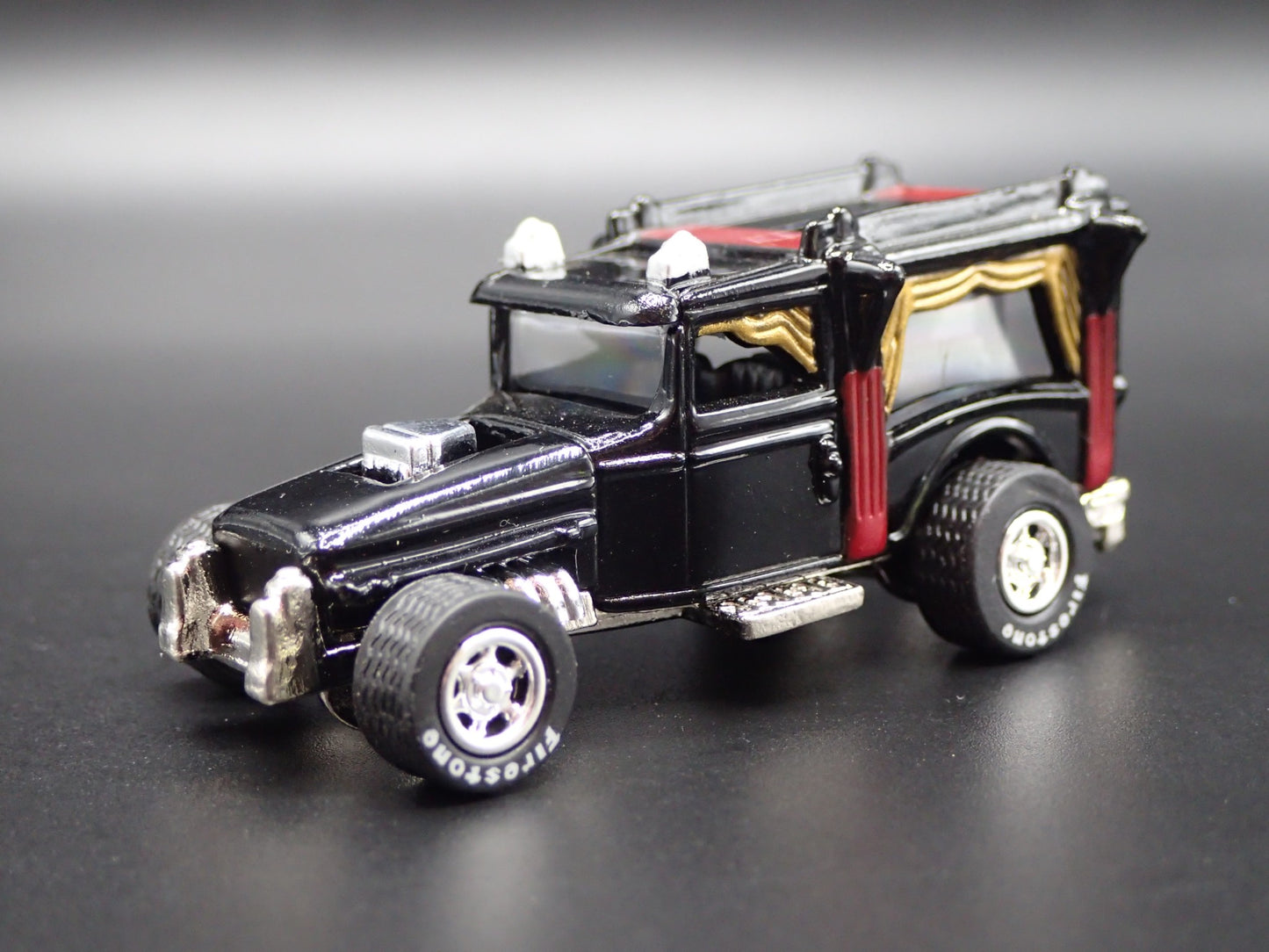 DARK SHADOWS TV SHOW BARNABAS VAMPIRE VAN 1:64 SCALE DIORAMA DIECAST MODEL CAR
