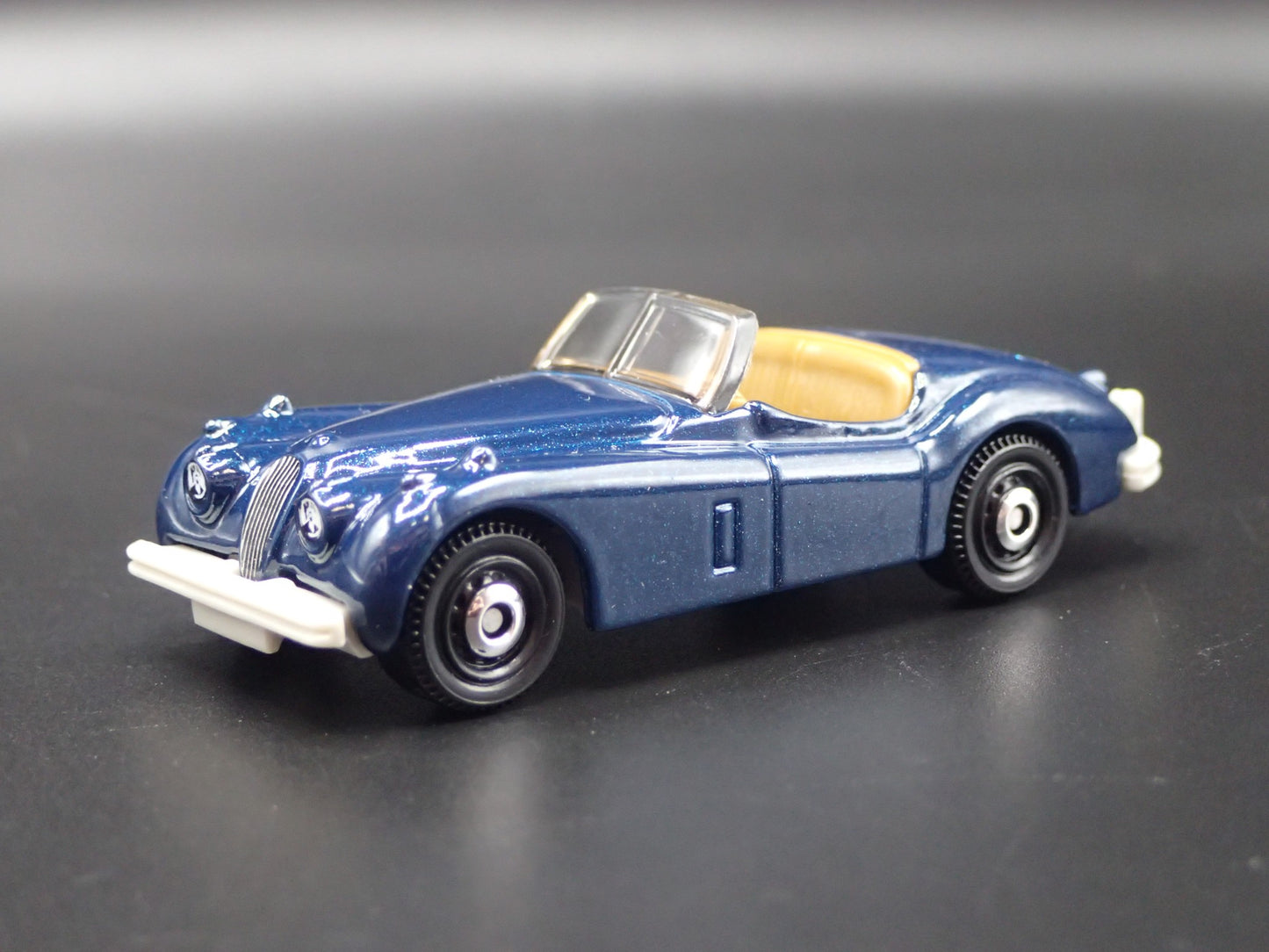 1954-1957 JAGUAR XK140 ROADSTER CONVERTIBLE 1:64 SCALE DIORAMA DIECAST MODEL CAR