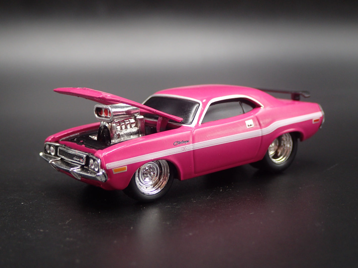 1970 70 DODGE CHALLENGER RT 440 1:64 SCALE COLLECTIBLE DIORAMA DIECAST MODEL CAR