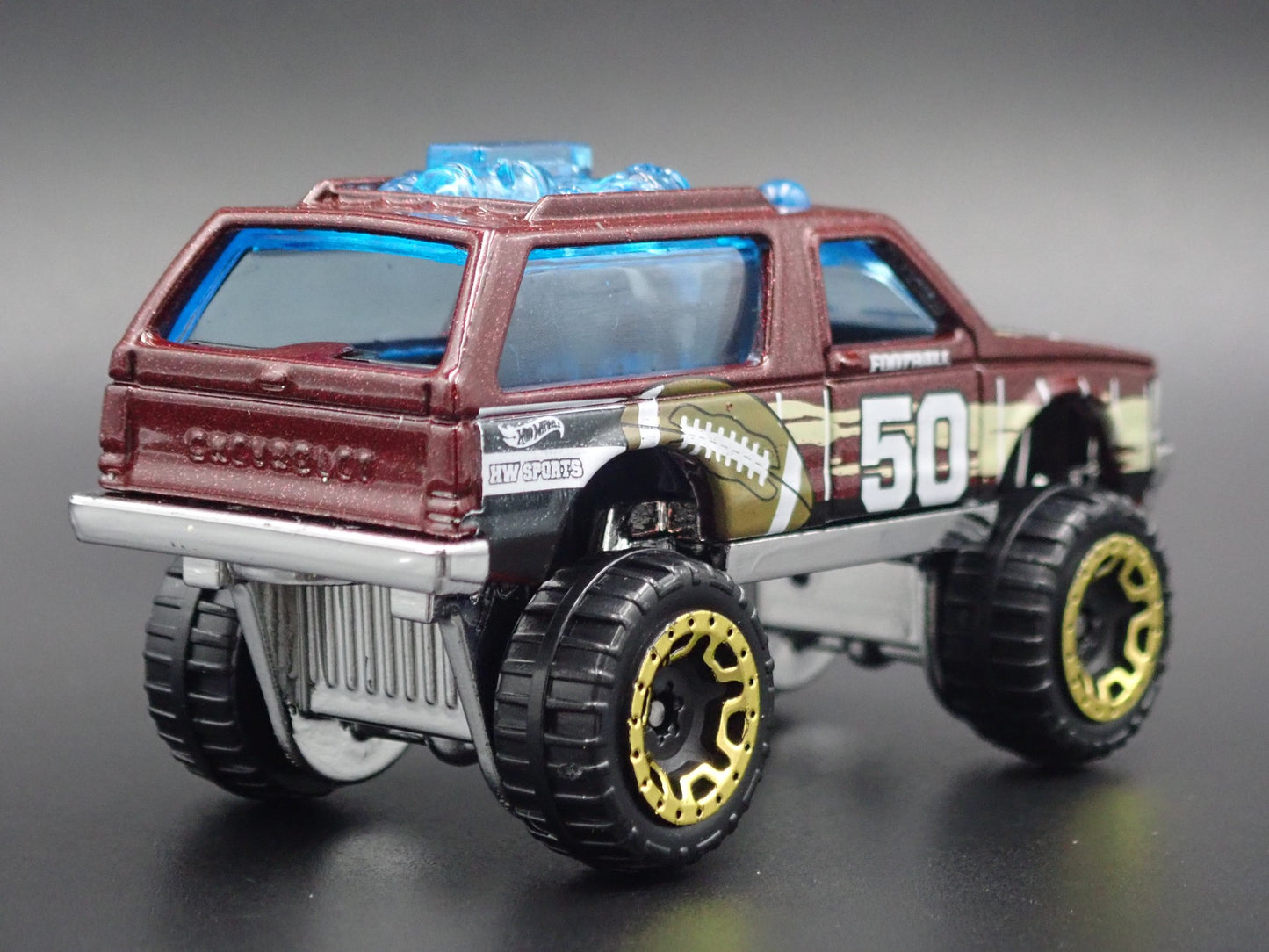 1982-1994 CHEVY CHEVROLET BLAZER 4X4 BROWN 1:64 SCALE DIORAMA DIECAST MODEL CAR