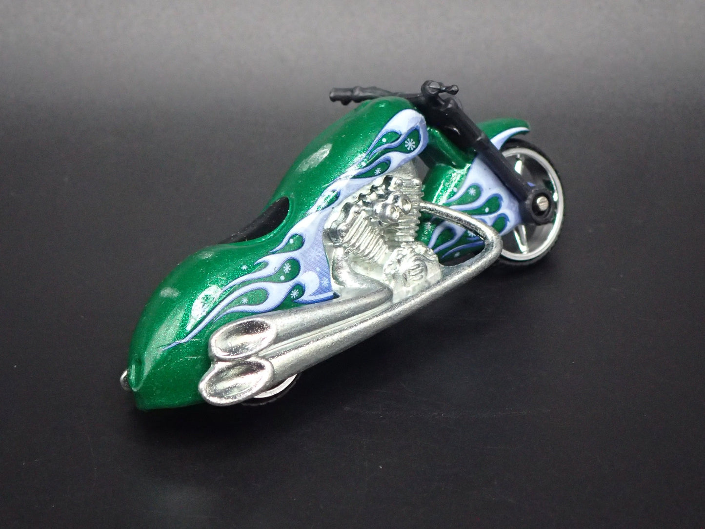SCORCHIN SCOOTER MOTORCYCLE GREEN HOT WHEELS 1:64 HW SCALE DIECAST MODEL CAR