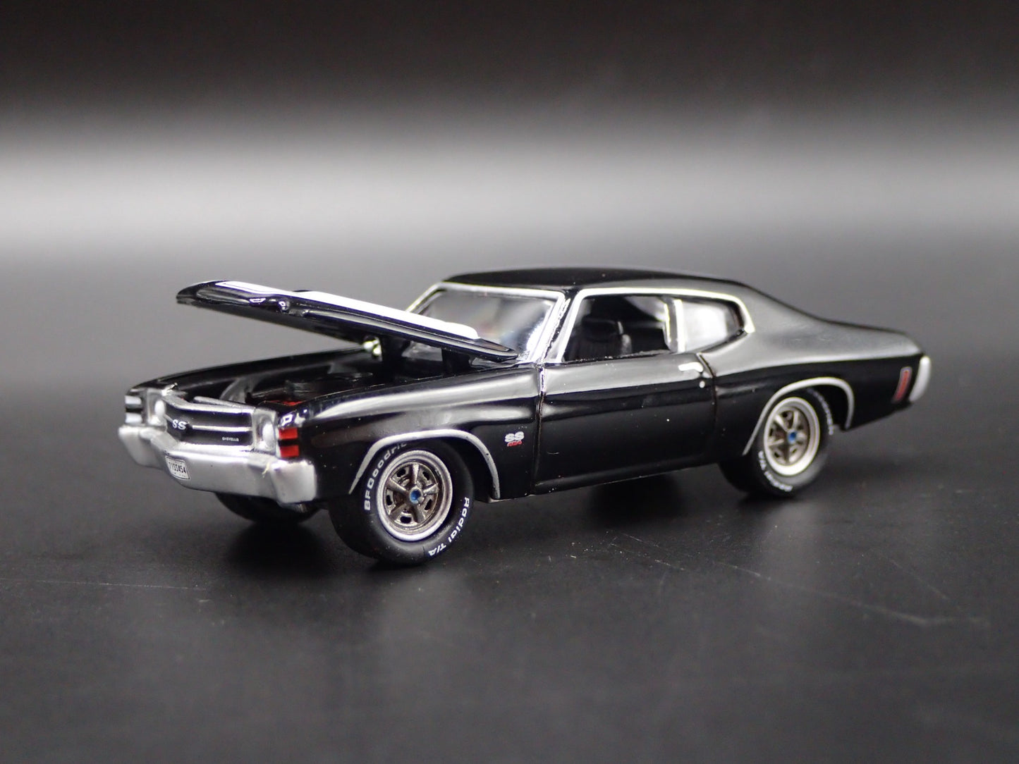 1971 71 CHEVY CHEVROLET CHEVELLE SS 454 1:64 SCALE DIORAMA DIECAST MODEL CAR