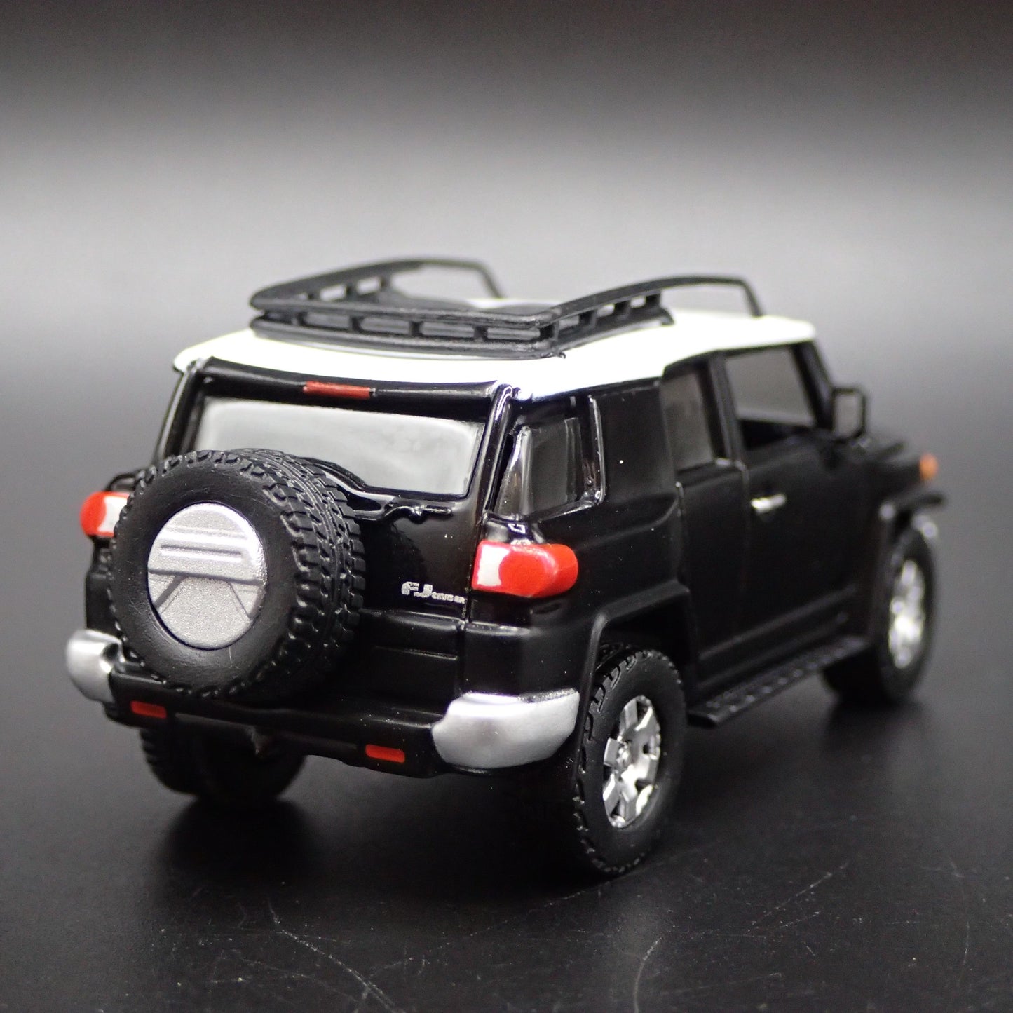 2007-2014 TOYOTA FJ CRUISER SUV 1/64 SCALE COLLECTIBLE DIORAMA DIECAST MODEL CAR