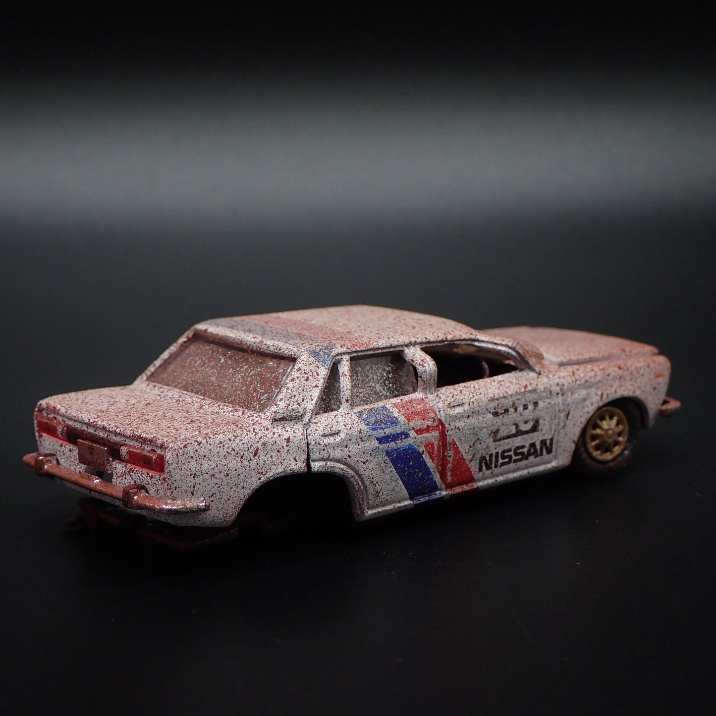 1967-1973 DATSUN BLUEBIRD 1600 SSS FOUR DOOR WRECKED 1:64 DIECAST MODEL CAR