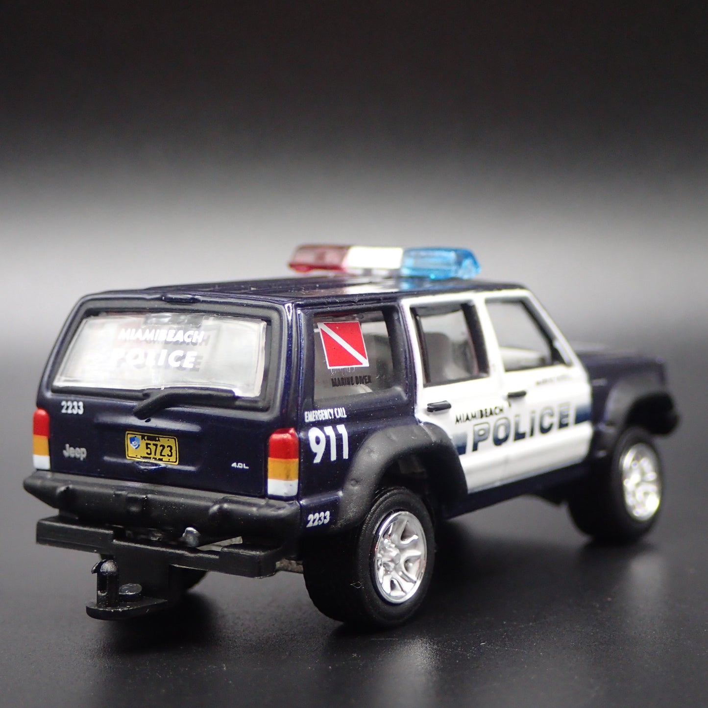 JEEP CHEROKEE XJ MIAMI BEACH MARINE PATROL POLICE 1:64 SCALE DIECAST MODEL CAR