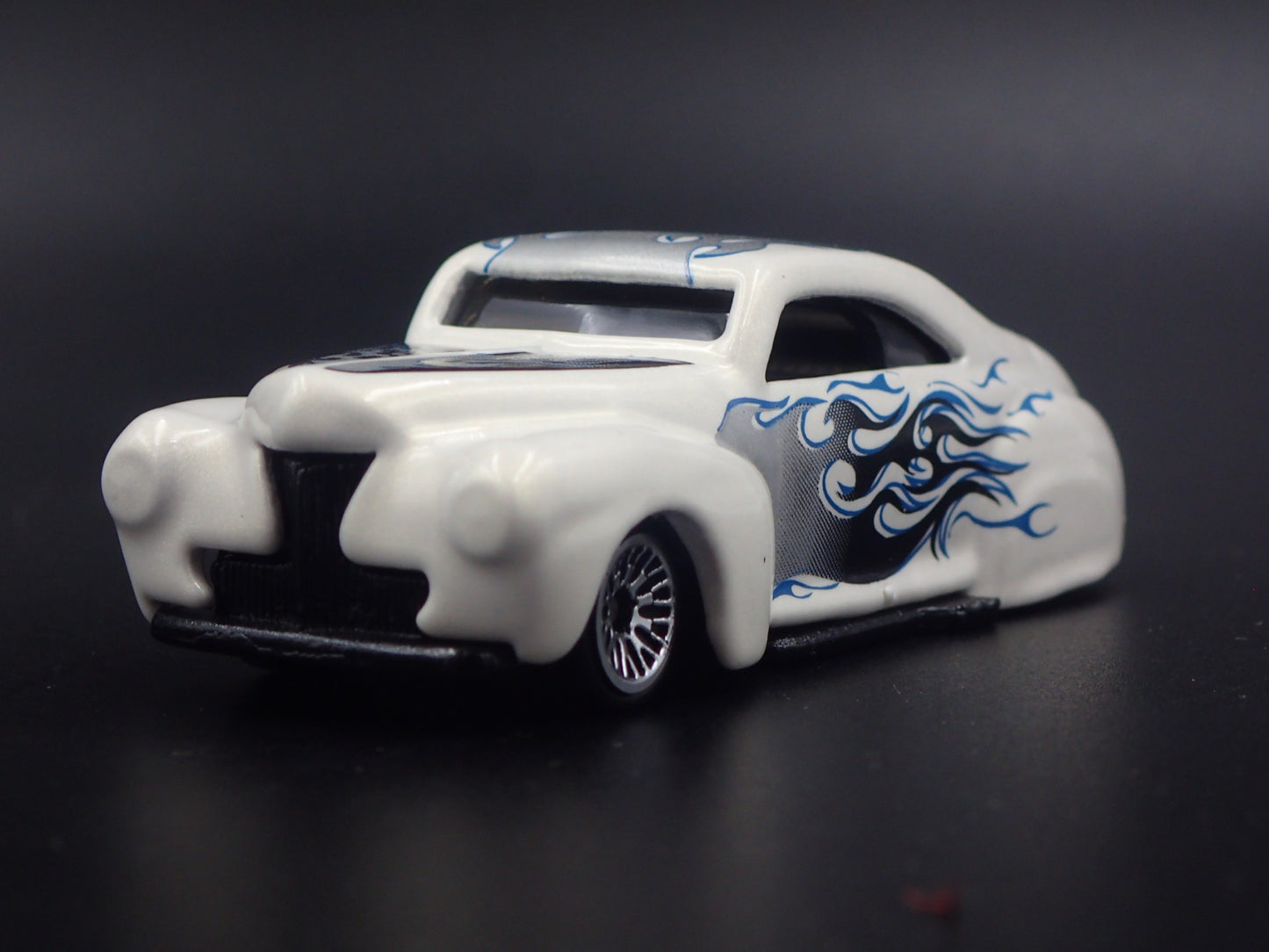 1941 41 FORD TAIL DRAGGER CUSTOM HOT ROD 1:64 SCALE DIORAMA DIECAST MODEL CAR