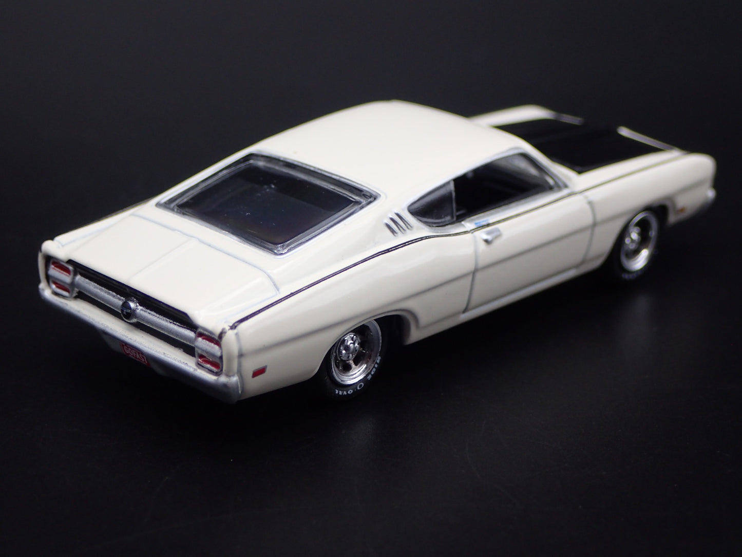 1969 69 FORD TORINO TALLADEGA WHITE 1:64 SCALE COLLECTIBLE DIECAST MODEL CAR