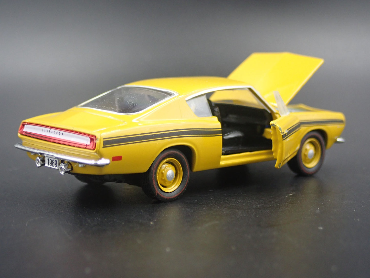 1969 69 PLYMOUTH BARRACUDA CUDA 340 1/64 SCALE COLLECTIBLE DIECAST MODEL CAR