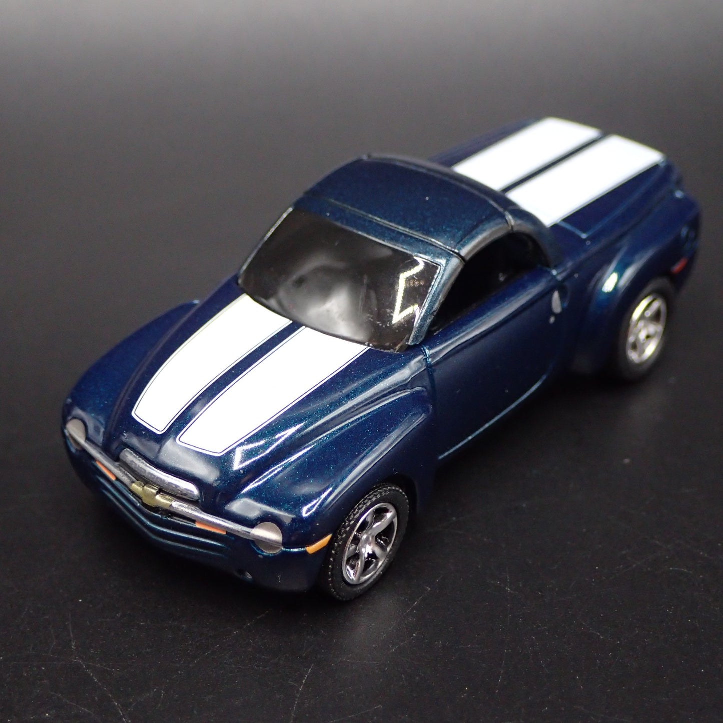 2003-2006 CHEVY CHEVROLET SSR TRUCK BLUE 1:64 SCALE DIORAMA DIECAST MODEL CAR