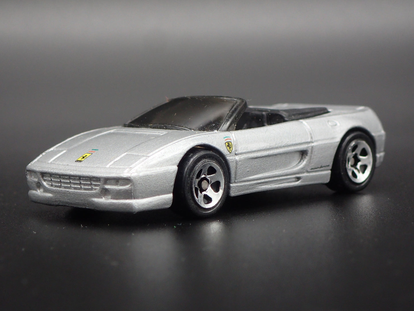 1995-1999 FERRARI F355 SPIDER CONVERTIBLE 1:64 SCALE DIORAMA DIECAST MODEL CAR