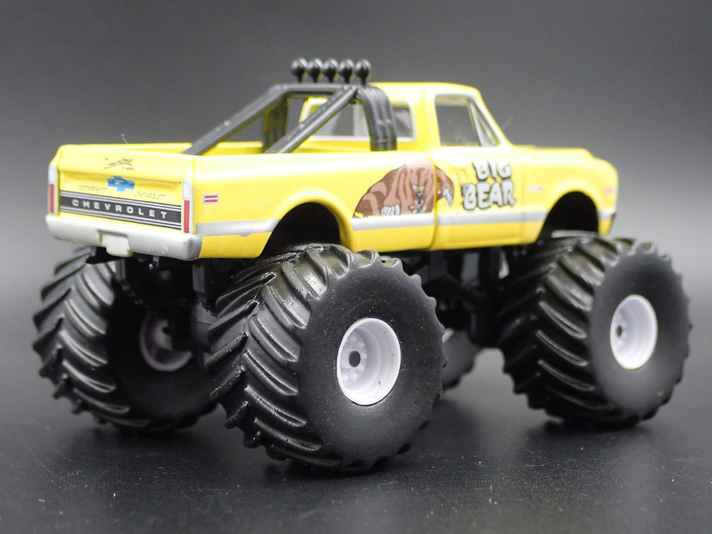 1972 72 CHEVY CHEVROLET C20 MONSTER TRUCK BIG BEAR 1:64 SCALE DIECAST MODEL CAR