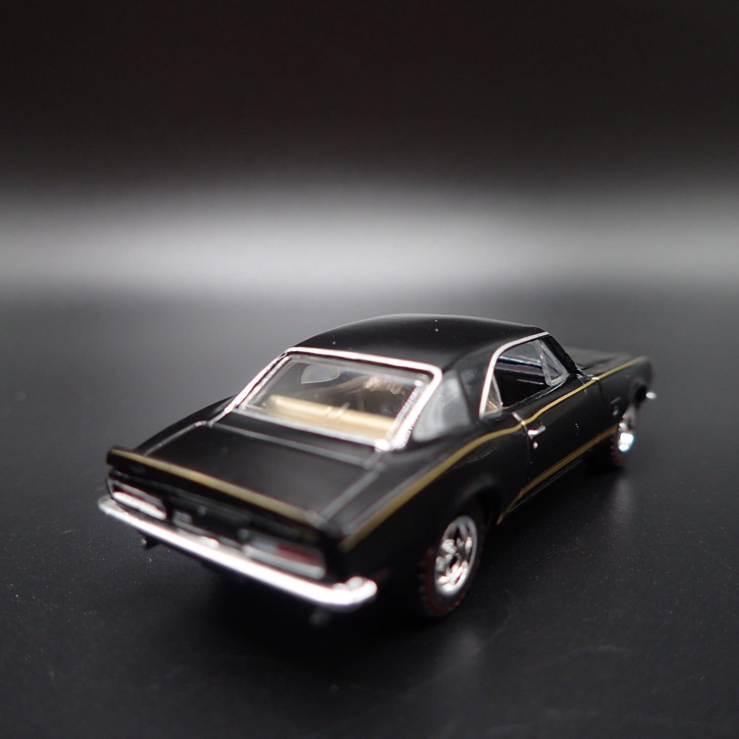 1967 67 CHEVY CHEVROLET CAMARO 1:64 SCALE COLLECTIBLE DIORAMA DIECAST MODEL CAR