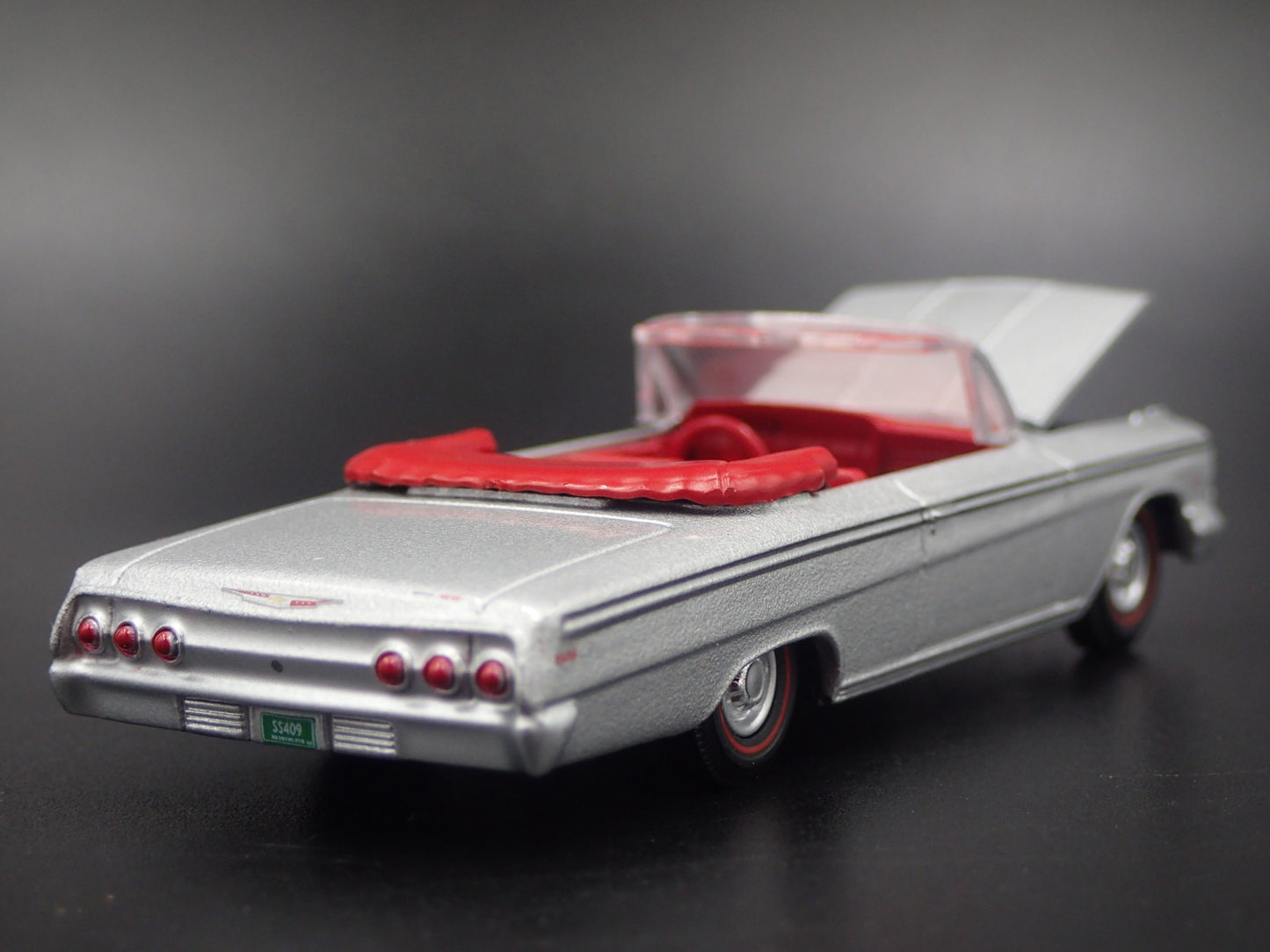 1962 62 CHEVY CHEVROLET IMPALA SS CONVERTIBLE RARE 1:64 SCALE DIECAST MODEL CAR