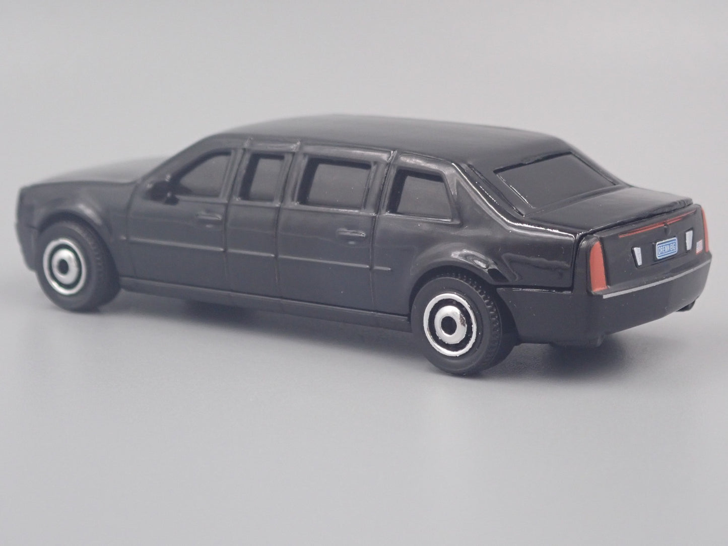 CADILLAC ONE PRESIDENTIAL LIMOUSINE RARE 1:64 COLLECTIBLE DIECAST MODEL CAR