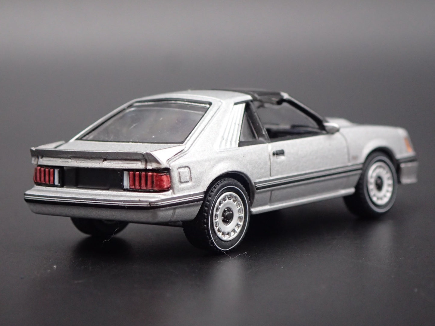 1982 82 FORD MUSTANG GT FOX BODY SILVER 1:64 SCALE COLLECTIBLE DIECAST MODEL CAR