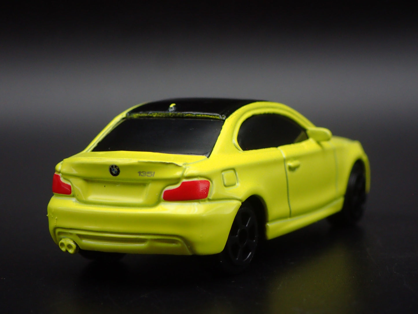 2004- 2010 BMW 1 COUPE E82 LIME 1:64 SCALE COLLECTIBLE DIORAMA DIECAST MODEL CAR
