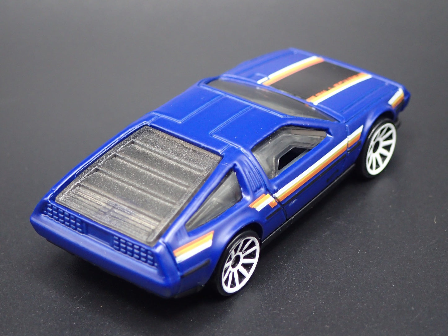 1981-1983 DMC DELOREAN BLUE 1:64 SCALE COLLECTIBLE DIORAMA DIECAST MODEL CAR