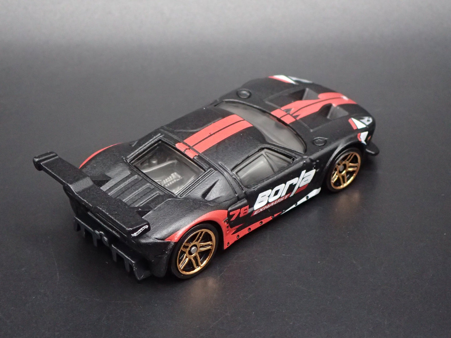 2005-2006 FORD GT LM BORLA 1:64 SCALE COLLECTIBLE DIORAMA DIECAST MODEL CAR