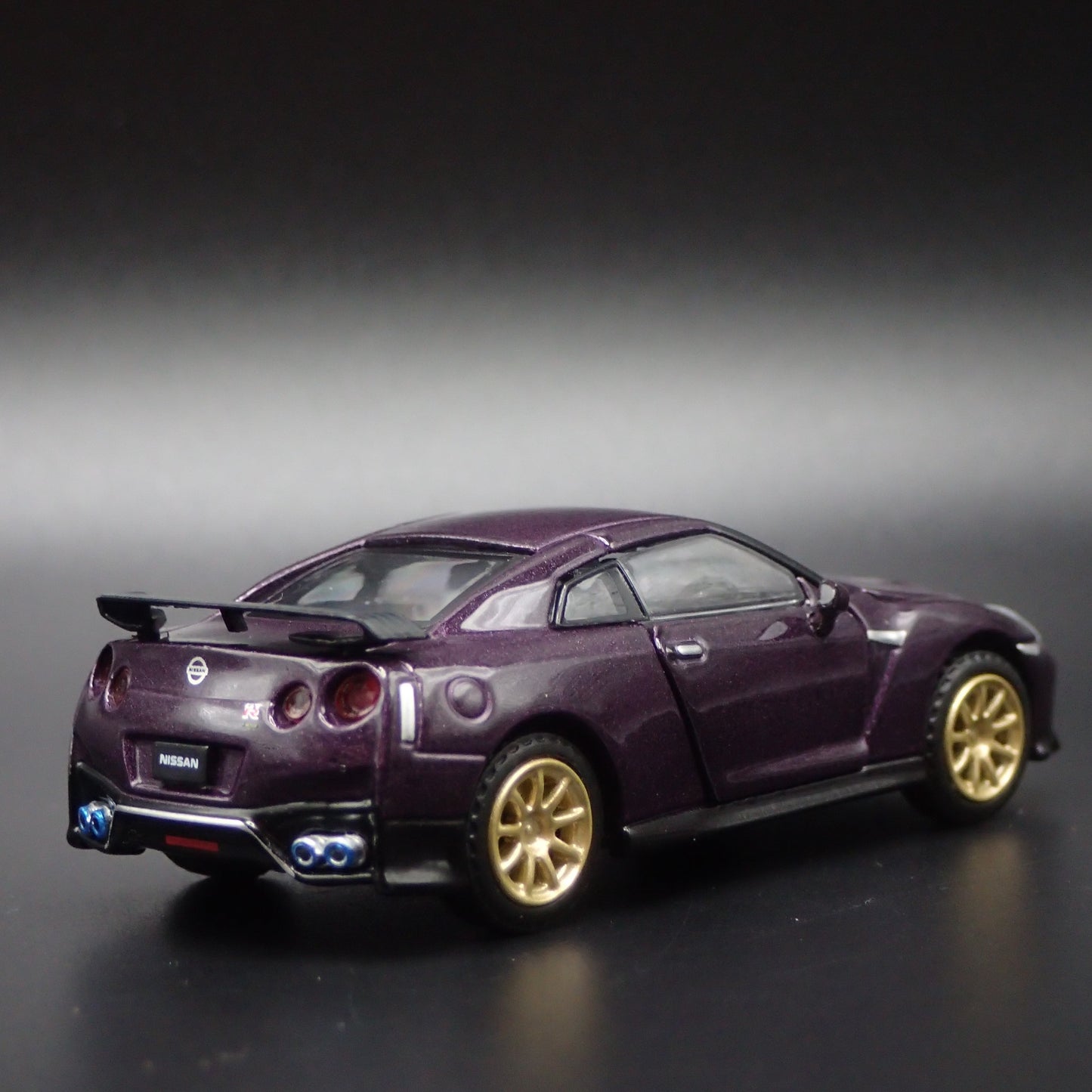 2022 22 NISSAN GTR R35 T-SPEC 1:64 SCALE COLLECTIBLE DIORAMA DIECAST MODEL CAR