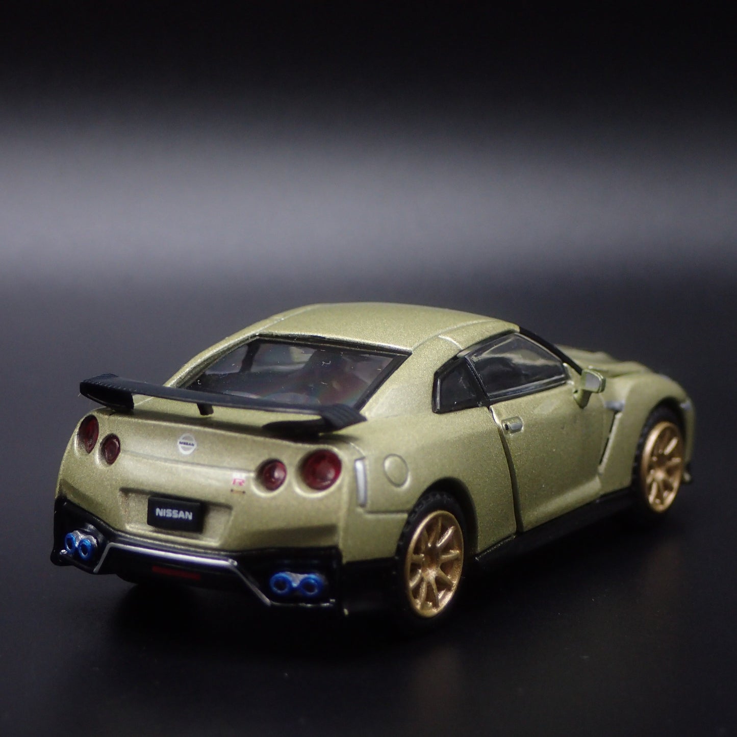 2022 22 NISSAN GTR R35 T-SPEC 1:64 SCALE COLLECTIBLE DIORAMA DIECAST MODEL CAR