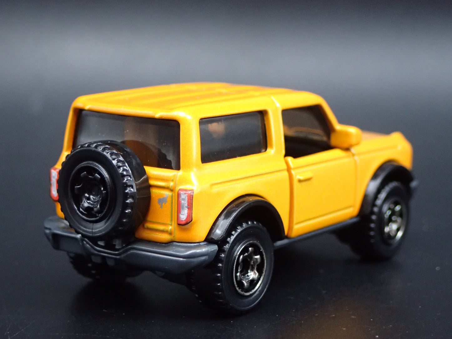 2021-2025 FORD BRONCO 2 TWO DOOR ORANGE 1:64 SCALE DIORAMA DIECAST MODEL CAR