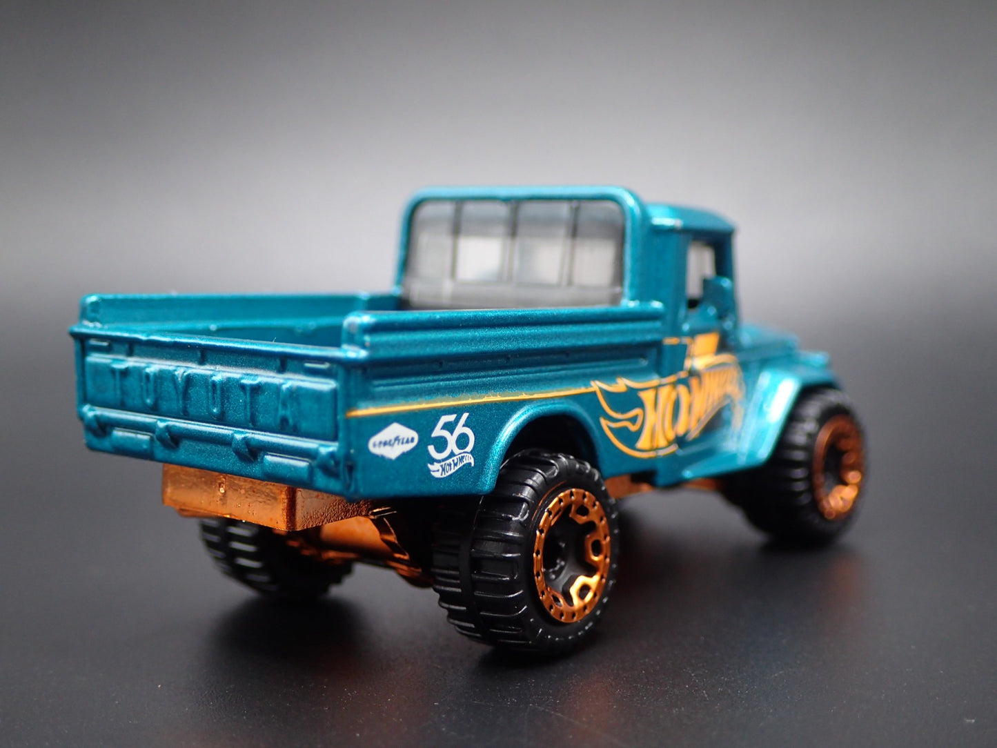 1960-1984 TOYOTA LAND CRUISER FJ40 PICKUP TRUCK 1/64 SCALE DIECAST MODEL CAR