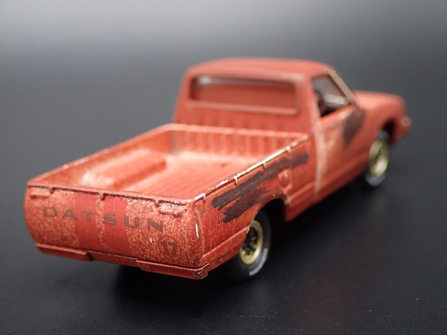 1974 74 DATSUN PICKUP TRUCK YOKOHAMA BARN FIND 1:64 SCALE DIECAST MODEL CAR