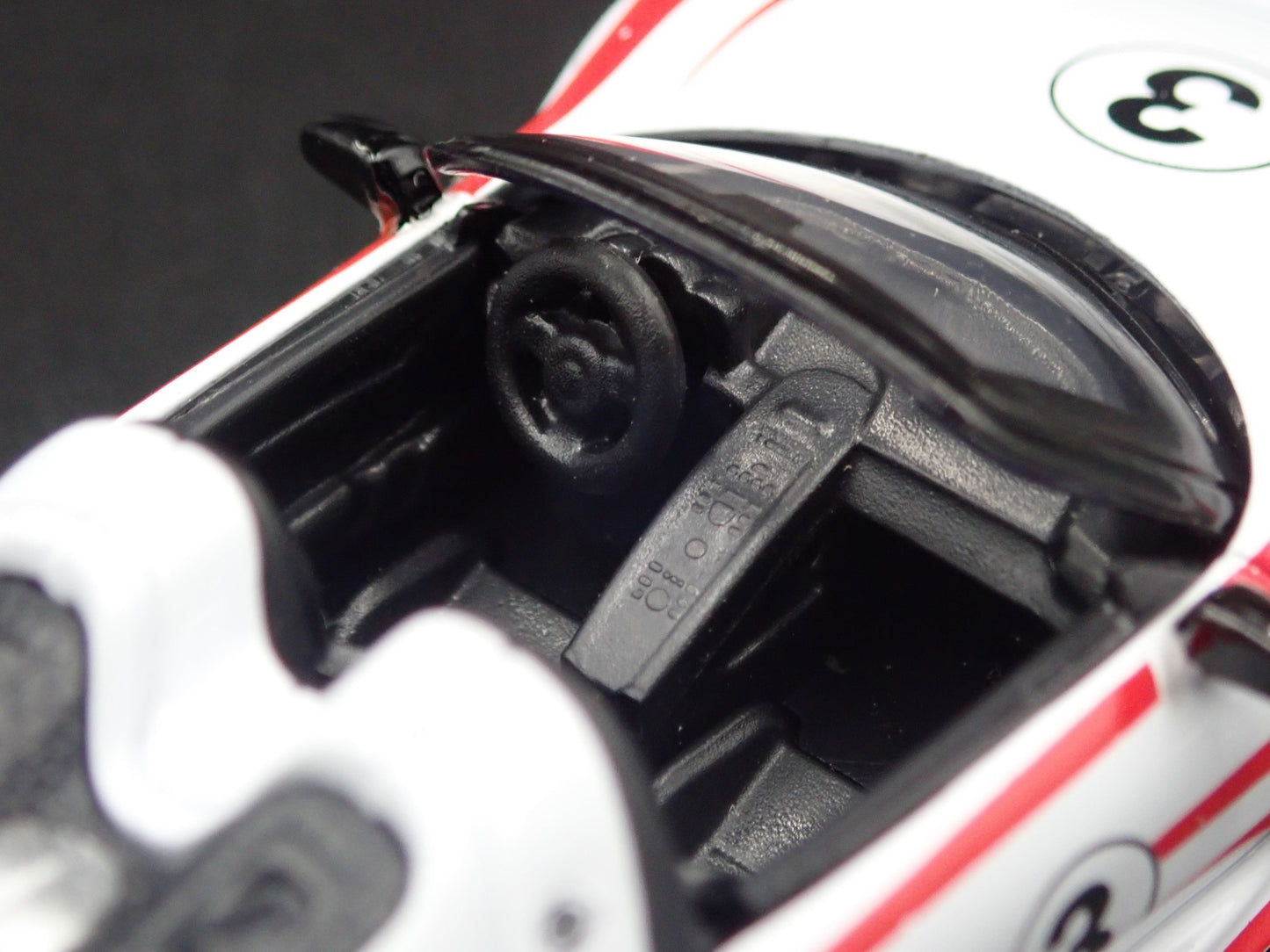 2013 - 2015 PORSCHE 918 SPYDER WHITE 1:64 SCALE DIORAMA DIECAST MODEL CAR