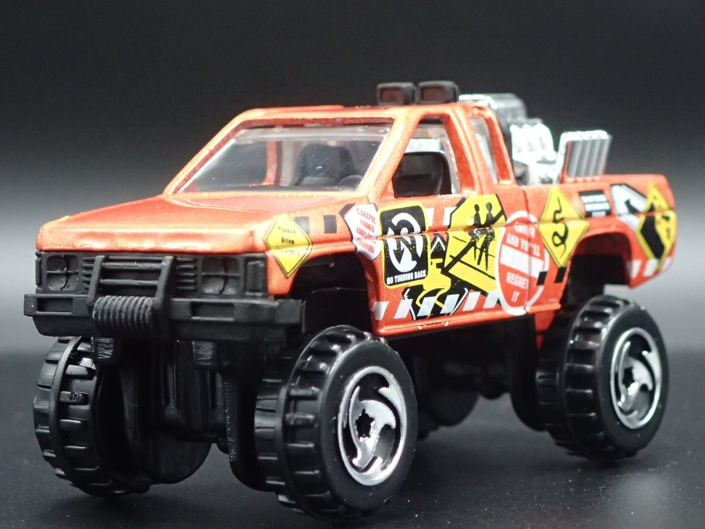 NISSAN HARDBODY 4X4 PICKUP TRUCK ORANGE 1:64 SCALE DIORAMA DIECAST MODEL CAR