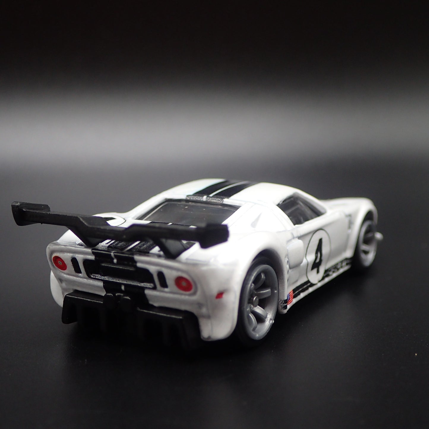 2005-2006 FORD GT RACE CAR WHITE 1:64 SCALE COLLECTIBLE DIECAST MODEL CAR